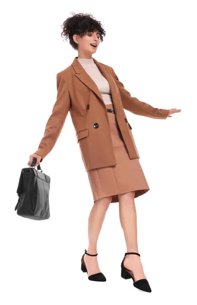 Piękna Bizneswoman Garniturze Walizką Chodzącą Białym Tle — Zdjęcie stockowe