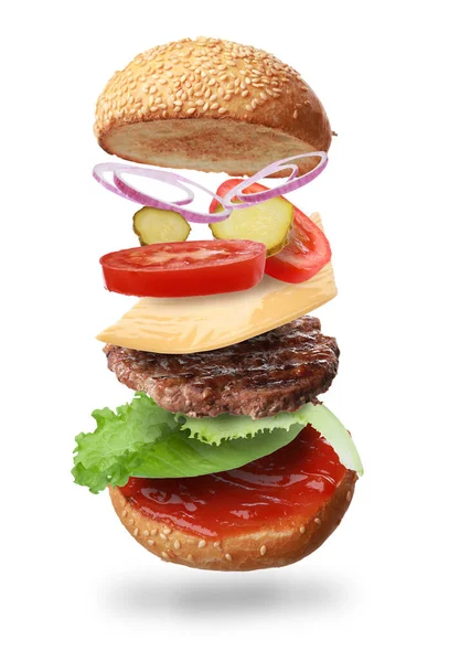 Delicioso Hambúrguer Com Diferentes Ingredientes Voadores Fundo Branco — Fotografia de Stock