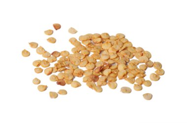 Beyaz arkaplanda biber tohumları yığını