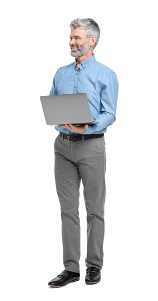 Beyaz Arka Planda Dizüstü Bilgisayarı Olan Şık Giyinmiş Olgun Bir — Stok fotoğraf