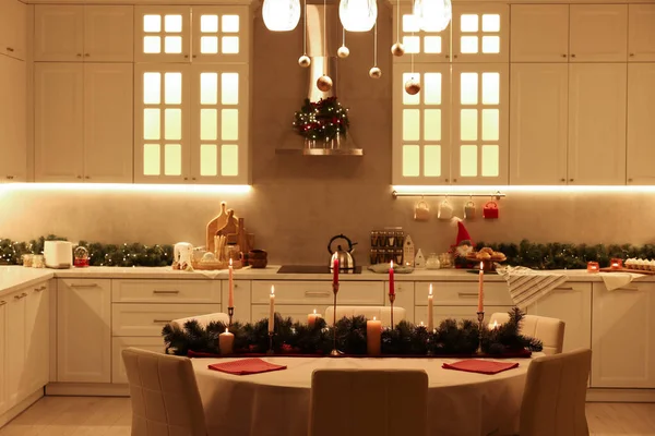 Gezellige Ruime Keuken Ingericht Voor Kerstmis Interieur Ontwerp — Stockfoto