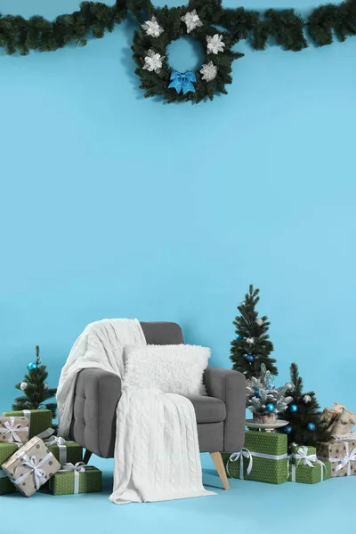 Bela Zona Fotos Temáticas Natal Com Poltrona Elegante Árvores Caixas — Fotografia de Stock