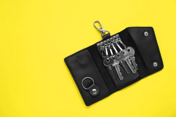 Open Leather Holder Keys Yellow Background Top View Space Text — Zdjęcie stockowe