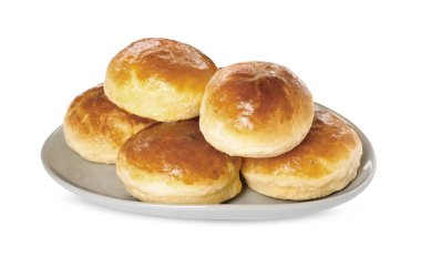 Soda üzerine hazırlanmış lezzetli çörekler beyaz üzerine izole edilmiş.