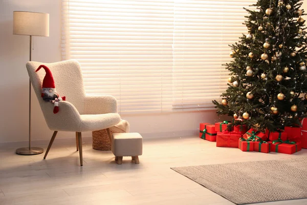 Caixas Presente Lindamente Embrulhadas Sob Árvore Natal Sala Estar — Fotografia de Stock