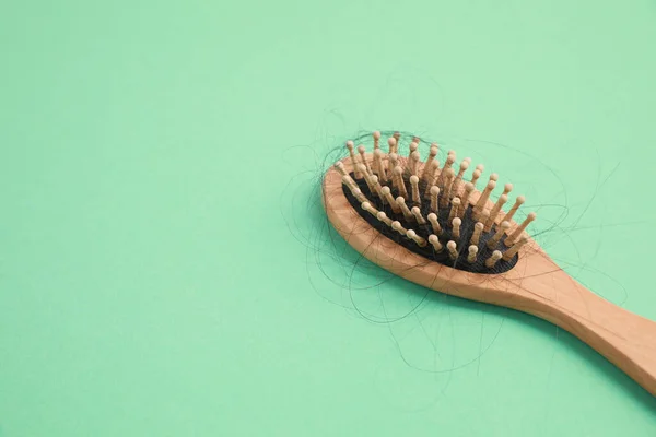 Wooden Brush Lost Hair Green Background Closeup Space Text — Stock Photo, Image
