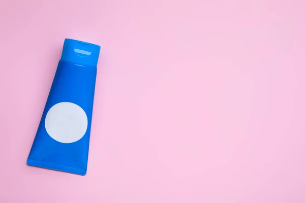 Tubo Producto Limpieza Facial Sobre Fondo Rosa Vista Superior Espacio — Foto de Stock