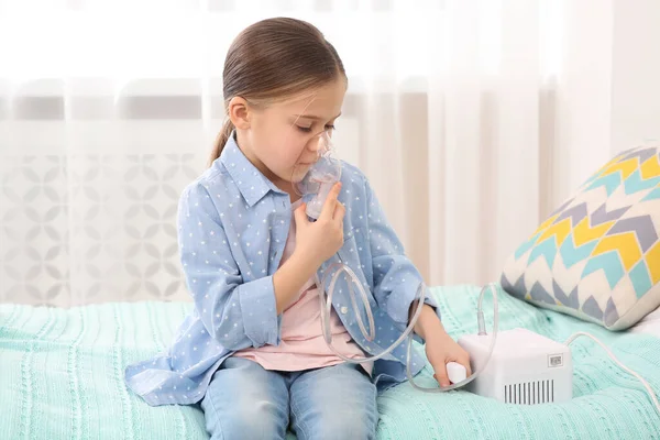 Sick Little Girl Using Nebulizer Inhalation Bed Home — Stock Photo, Image