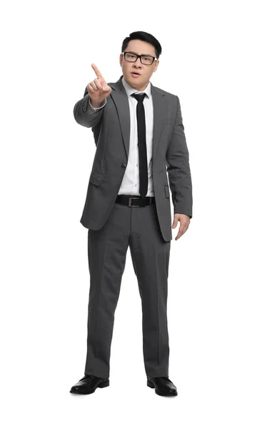 白い背景に眼鏡をかけてスーツを着た怒っているビジネスマン — ストック写真