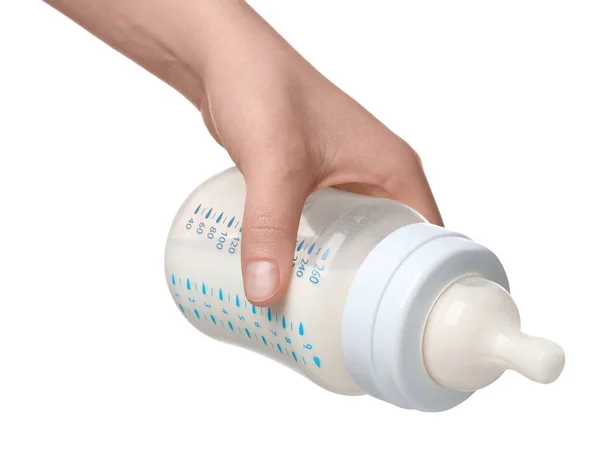 白い背景に乳児用処方の哺乳瓶を持っている女性 クローズアップ — ストック写真