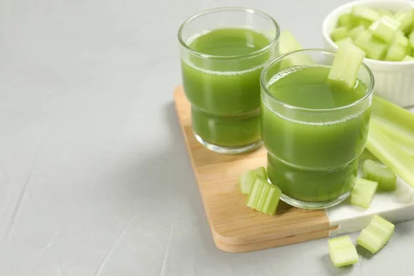Celery Juice Fresh Vegetables Light Gray Table Closeup Space Text — Stock Photo, Image