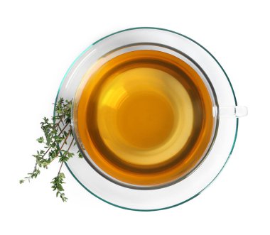 Kekikli Aromatik bitki çayı, beyaza izole edilmiş, üst manzara