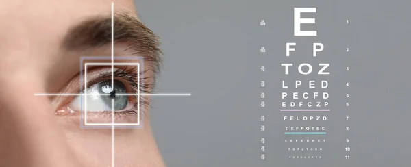 Vision Test Chart Och Laser Reticle Fokuserad Människans Öga Mot — Stockfoto
