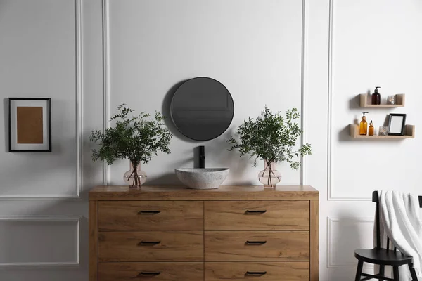 Eucalyptus Branches Vessel Sink Bathroom Vanity Interior Design — 스톡 사진