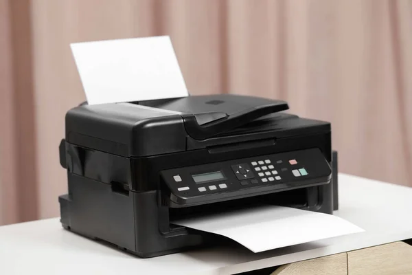 Imprimante Moderne Avec Papier Sur Table Blanche Intérieur — Photo