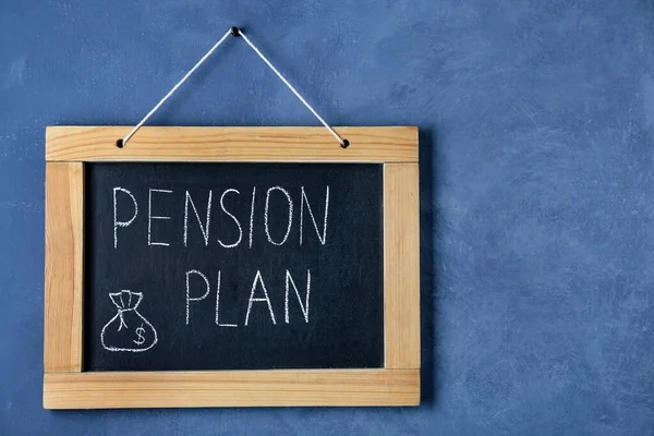 Lavagna Con Frase Pension Plan Appesa Muro Blu — Foto Stock