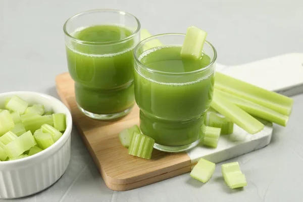 Celery Juice Fresh Vegetables Light Gray Table Closeup — Stock Photo, Image