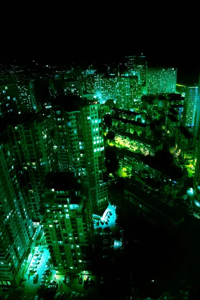 Ciemny Pejzaż Miejski Pięknymi Neonami Nowoczesna Metropolia — Zdjęcie stockowe