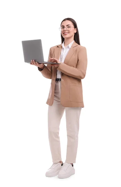 漂亮的女商人 白色背景的笔记本电脑 — 图库照片