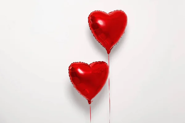 Ballons Rouges Forme Coeur Sur Fond Blanc Espace Pour Texte — Photo