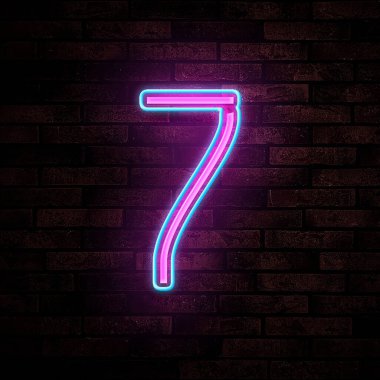 Tuğla duvarda 7 numaralı parlak neon ışığı.