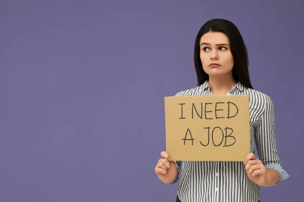 Munkanélküliségi Probléma Boldogtalan Kezében Jel Mondattal Need Job Violet Háttér — Stock Fotó