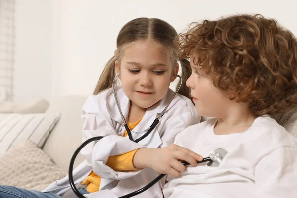 Little Girl Playing Doctor Her Friend Home — 스톡 사진