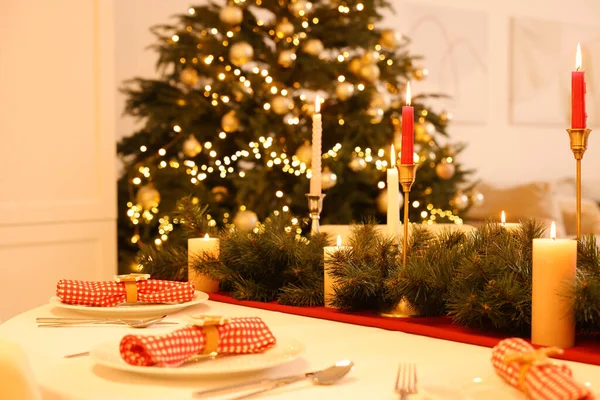 Festliche Tischdekoration Und Schöne Weihnachtsdekoration Zimmer Innenarchitektur — Stockfoto