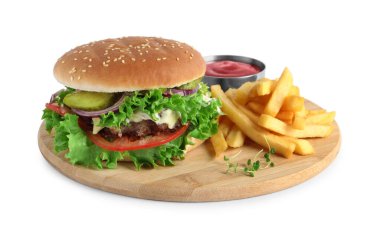 Lezzetli burger, köfte, domates sosu ve beyaz üzerine izole edilmiş patates kızartması.