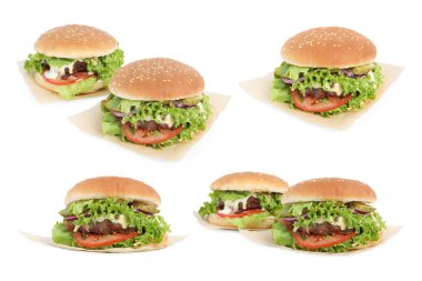 Beyaz arkaplanda lezzetli hamburgerlerle kolaj