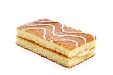 Beyaz üzerine izole edilmiş nefis ev yapımı sünger keki.