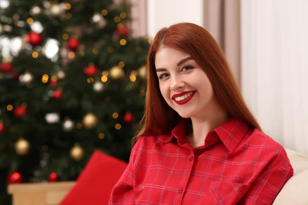 Çeride Güzel Bir Genç Kadın Mesaj Için Yer Var Noel — Stok fotoğraf