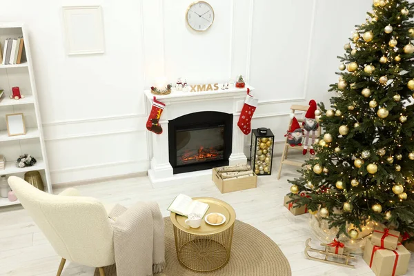 Living Room Interior Beautiful Christmas Tree Festive Decor — Zdjęcie stockowe