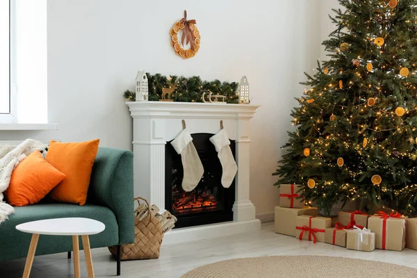 Muitas Caixas Presente Diferentes Sob Árvore Natal Decoração Festiva Sala — Fotografia de Stock
