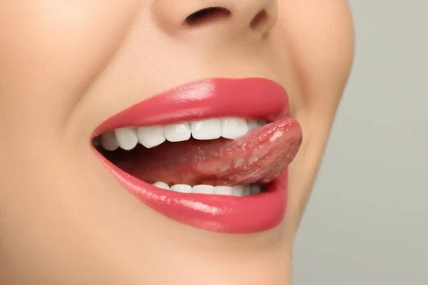 Woman Showing Her Tongue Light Background Closeup — Stock Photo, Image