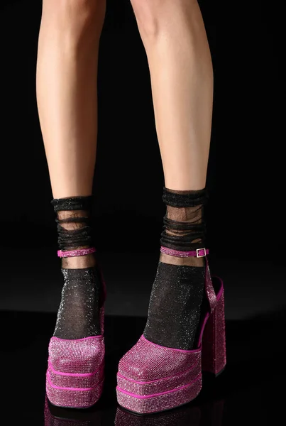 Woman Wearing Pink High Heeled Shoes Platform Square Toes Black — Zdjęcie stockowe