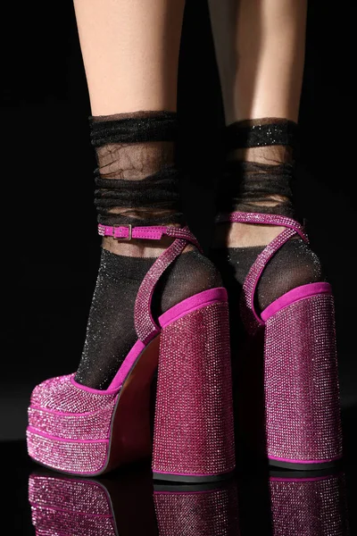 Woman Wearing Pink High Heeled Shoes Platform Square Toes Black — Zdjęcie stockowe