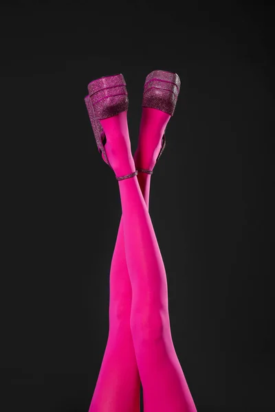 Mujer Con Medias Color Rosa Zapatos Tacón Alto Con Plataforma — Foto de Stock