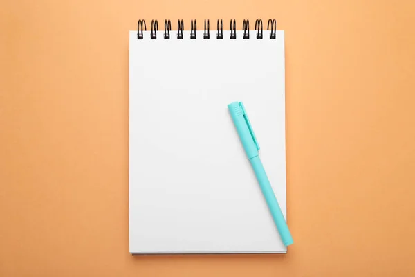 Szín Marker Notebook Narancssárga Háttér Felső Nézet — Stock Fotó