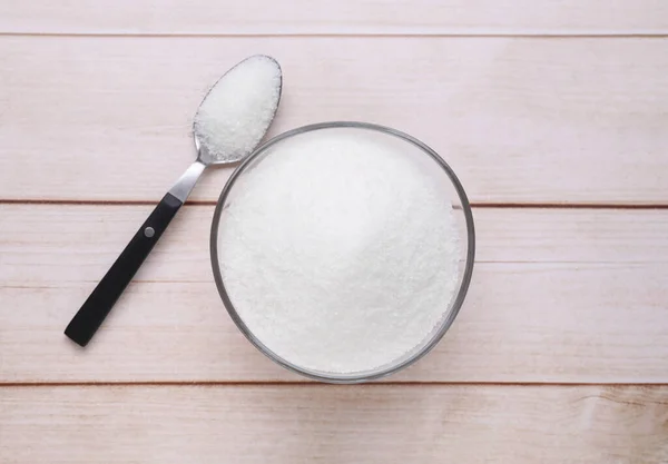Δοχείο Και Κουτάλι Κρυσταλλική Λευκή Ζάχαρη Ξύλινο Τραπέζι Επίπεδο Lay — Φωτογραφία Αρχείου