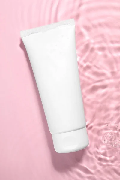 Tube Gesichtsreiniger Wasser Vor Rosa Hintergrund Ansicht Von Oben — Stockfoto