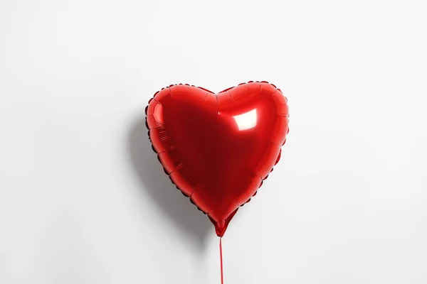 Rode Hartvormige Ballon Witte Achtergrond — Stockfoto