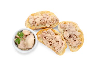 Morina ciğeri ve maydanozlu lezzetli sandviçler.