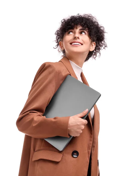 白い背景にノートパソコンを持つ美しい幸せなビジネス女性 低角度ビュー — ストック写真