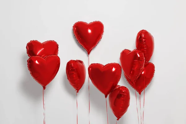 Beaucoup Ballons Rouges Forme Coeur Sur Fond Blanc — Photo