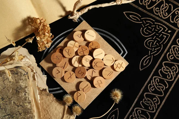Many Wooden Runes Old Books Dried Flowers Divination Mat Flat — Stock Photo, Image