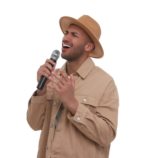 Bonito Homem Com Microfone Cantando Fundo Branco — Fotografia de Stock