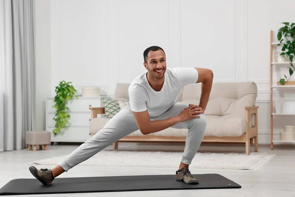 Man Doing Morning Exercise Fitness Mat Home — Stock Photo, Image