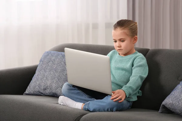 Little Girl Using Laptop Sofa Home Internet Addiction — Stock Photo, Image