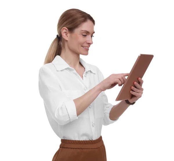 白い背景にタブレットを使用して美しい幸せなビジネス女性 — ストック写真